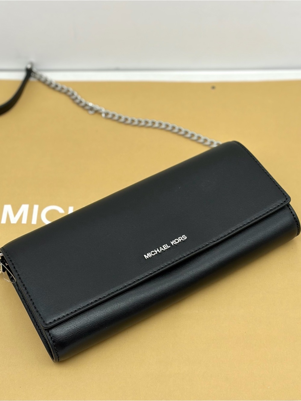 Michael Kors Jet Set Travel Leather Clutch Crossbody Wallet on chain